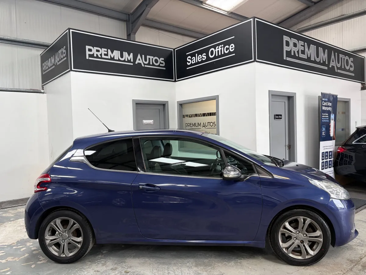 Peugeot 208 2014. 1.2 VTI. ALLURE - Image 2