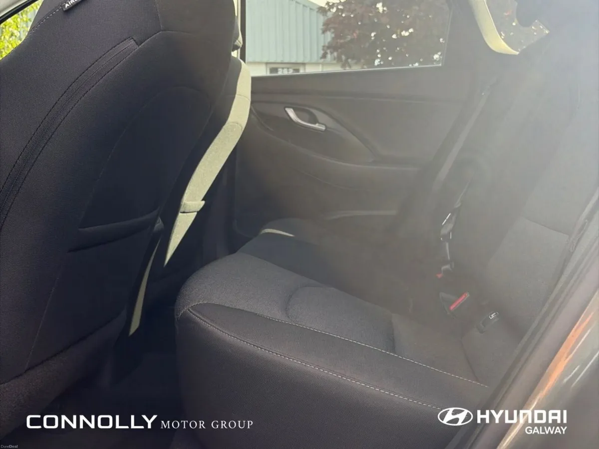 Hyundai i30 Diesel Deluxe - Image 6