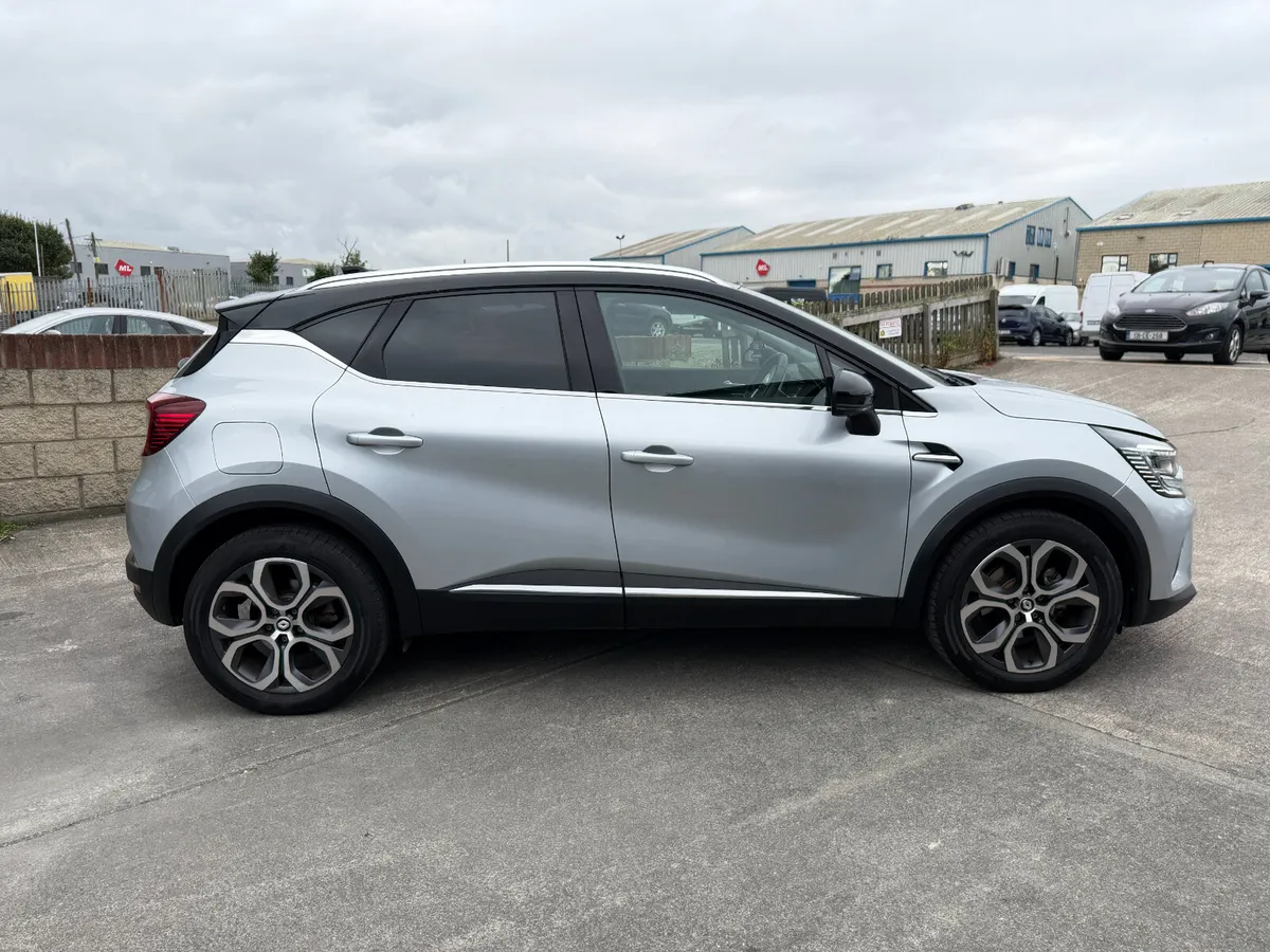 2023 Renault Captur 1.6 Techno E-tech Phev AUTO - Image 4