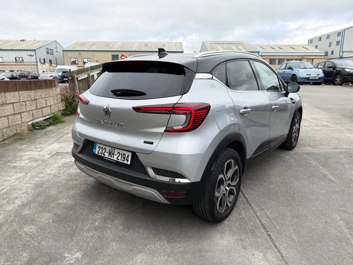 2023 Renault Captur 1.6 Techno E-tech Phev AUTO - Image 5