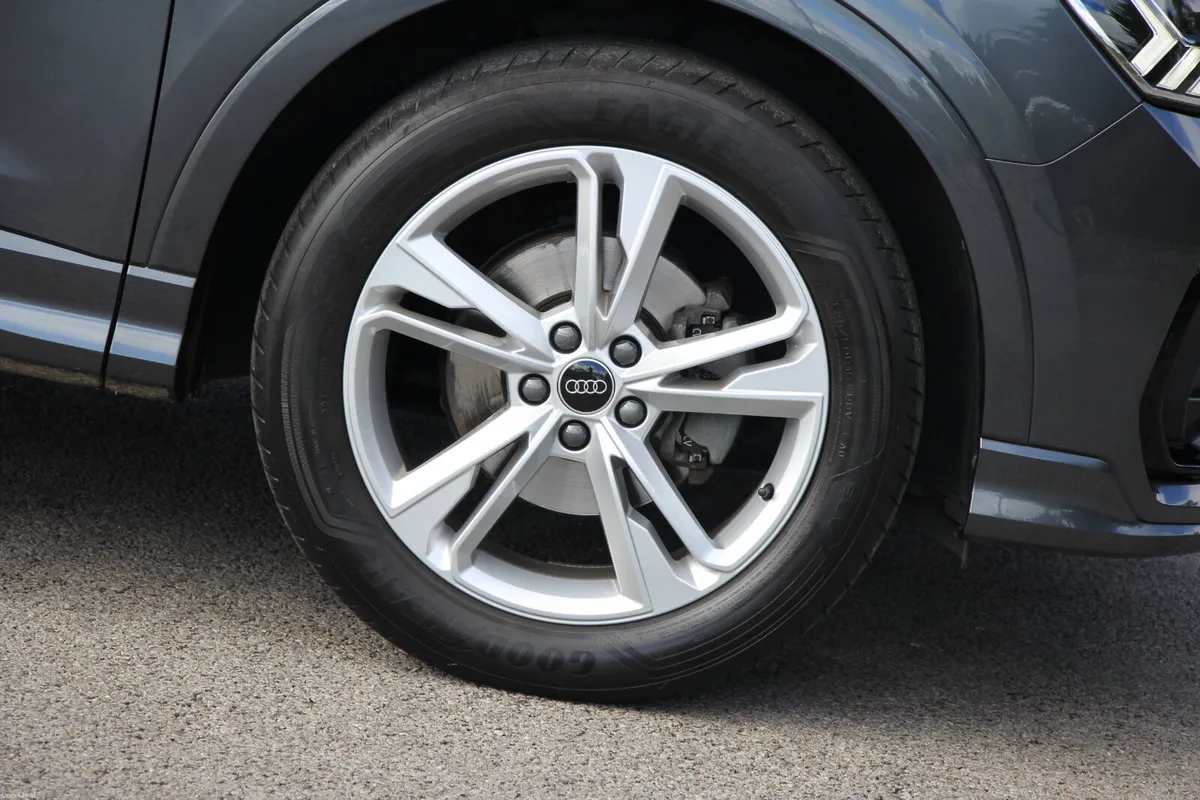Q3 S Line Black edition * S Tronic *Tdi* Low Kms - Image 6