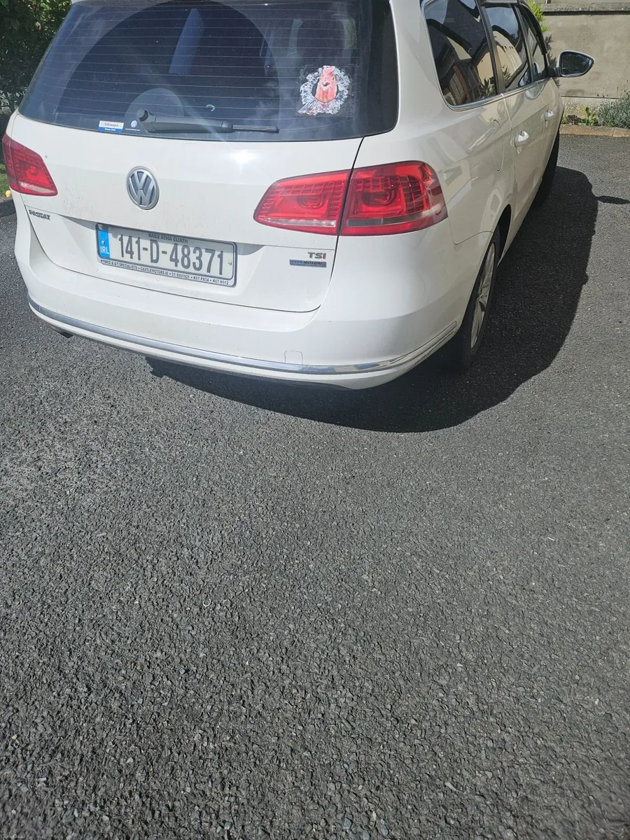 Volkswagen Passat 2014 - Image 2