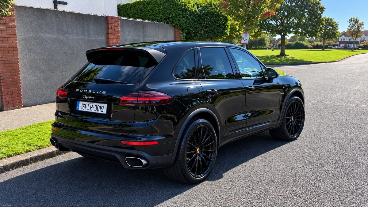 Porsche Cayenne 3.0 Diesel €22.000 - Image 2