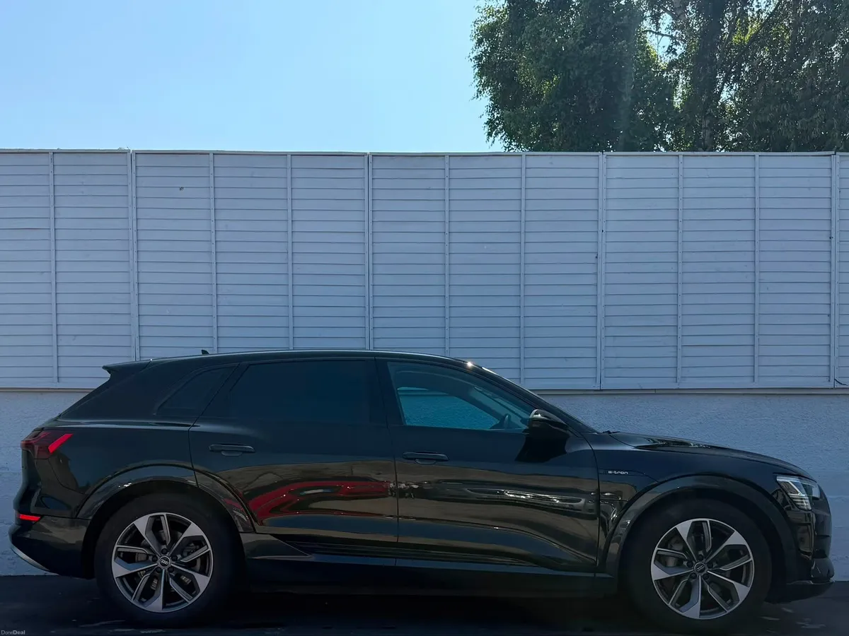 Audi e-tron 2022 TECHNIK 50 QUATTRO / 95.5% SOH - Image 2