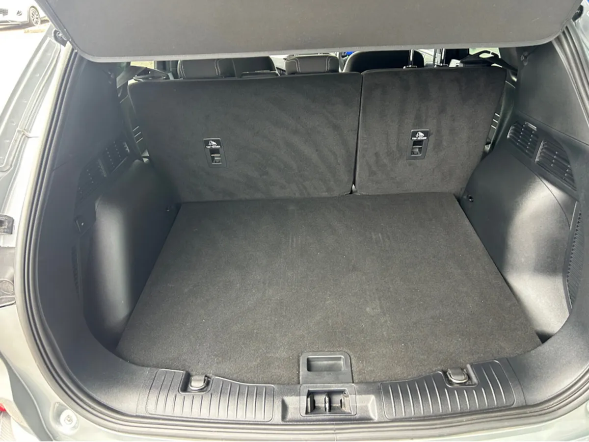 Ford Kuga TITANIUM 5DR 1.5 TD 120 S6.2 M6 F - Image 4