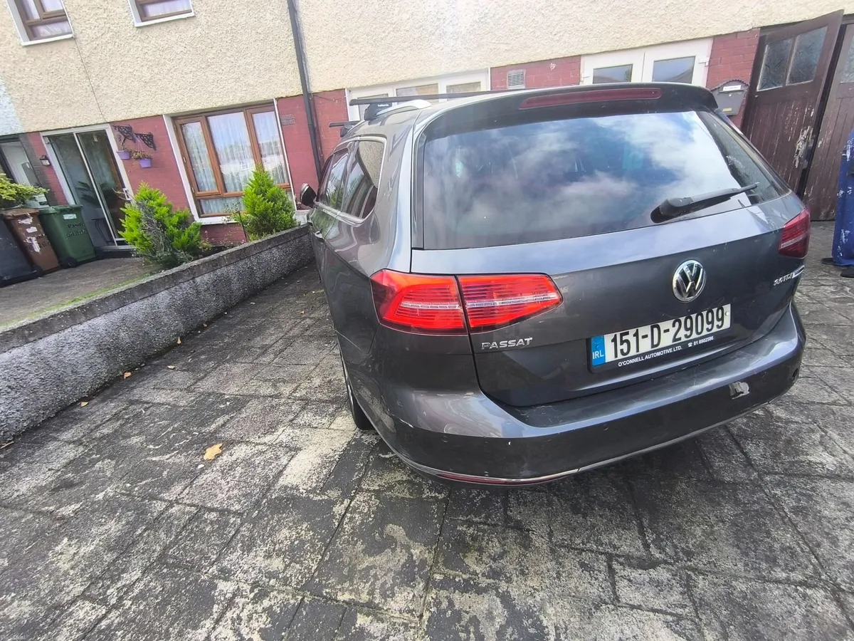 Volkswagen Passat 2015 - Image 2