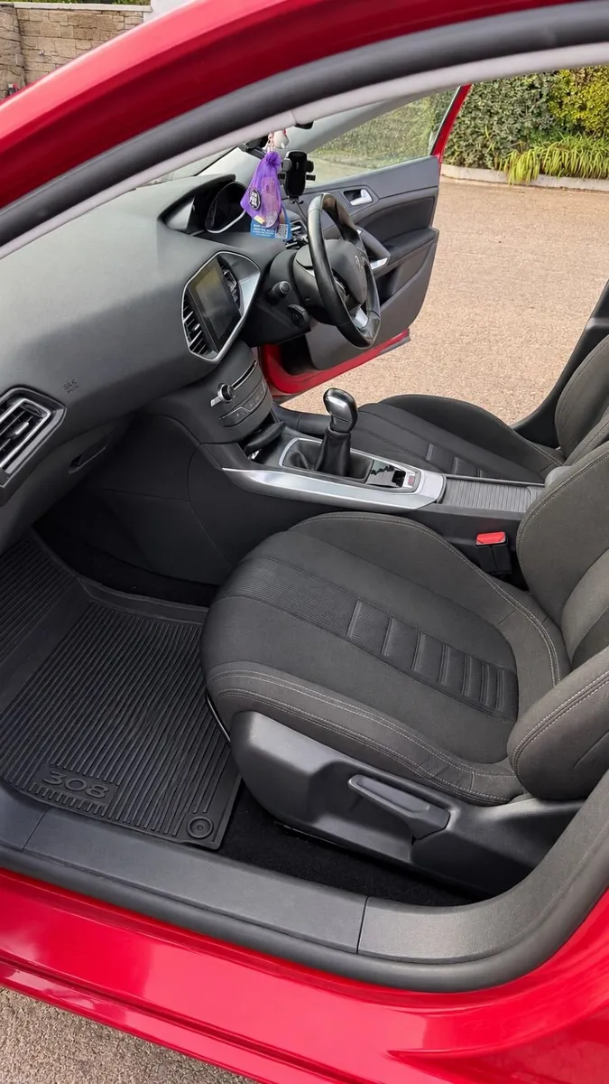 Peugeot 308 2015 - Image 2