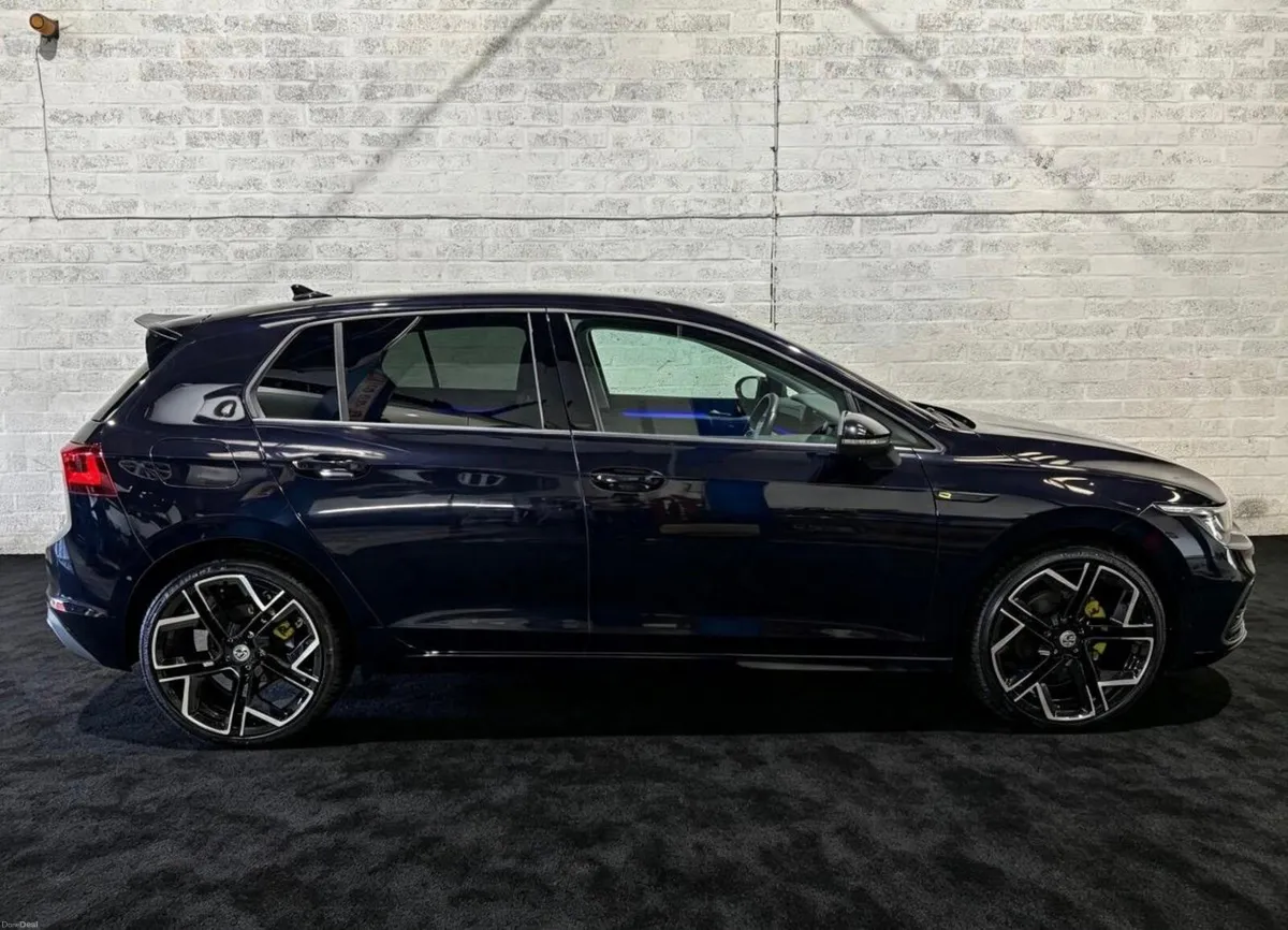 Volkswagen Golf eTSI R Style - Image 4