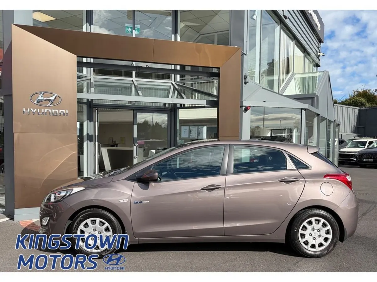 Hyundai i30 Classic 5DR - Image 3