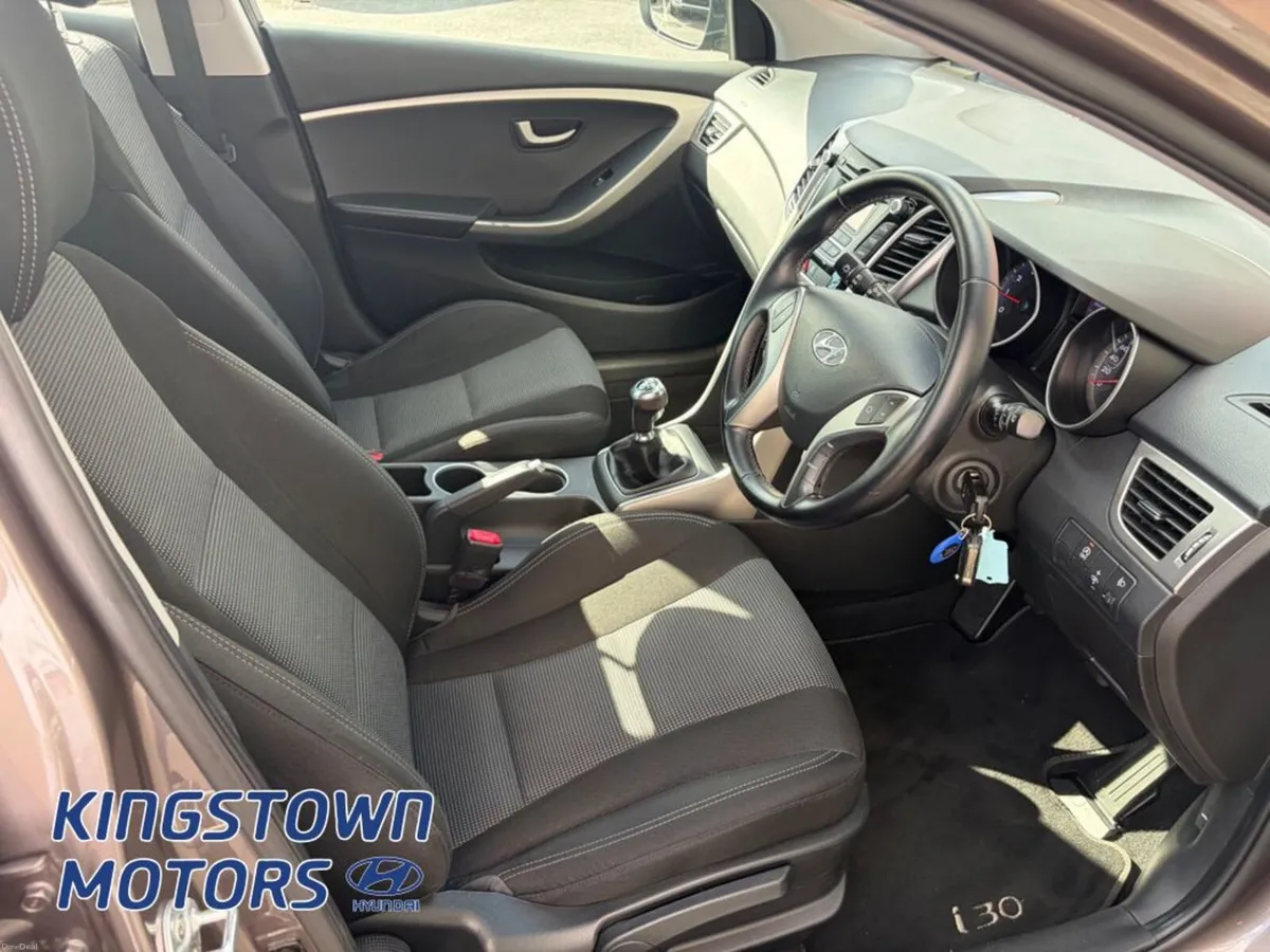 Hyundai i30 Classic 5DR - Image 5