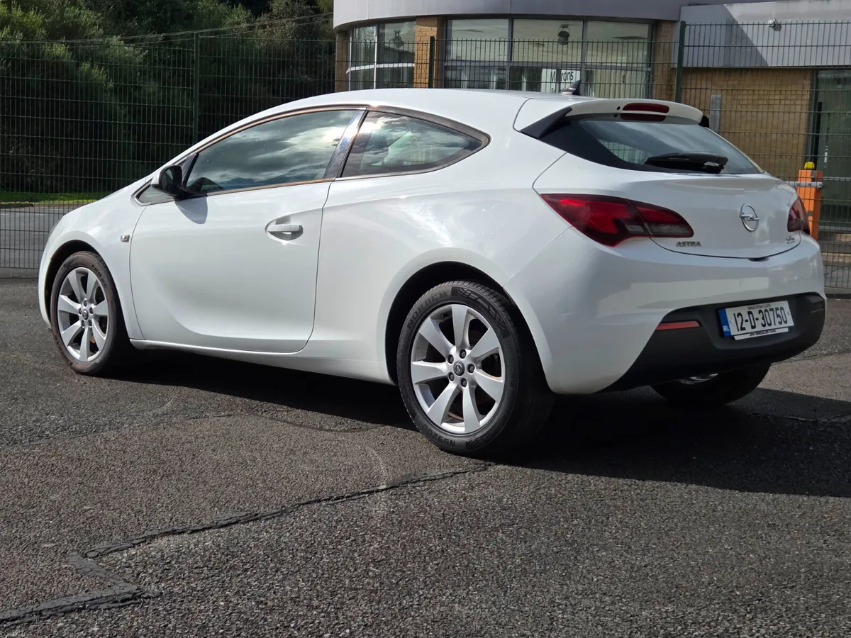 Opel Astra GTC - Image 5