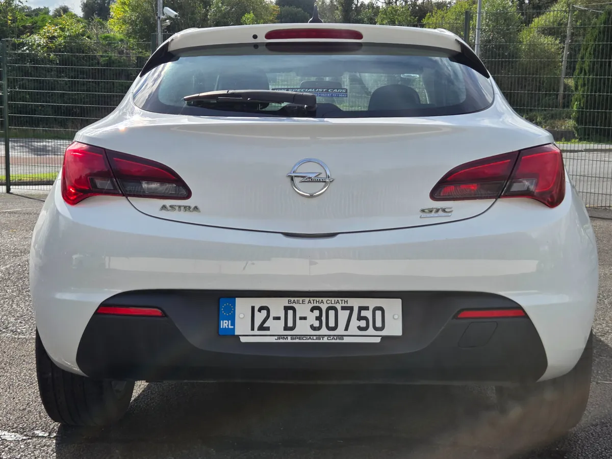 Opel Astra GTC - Image 4
