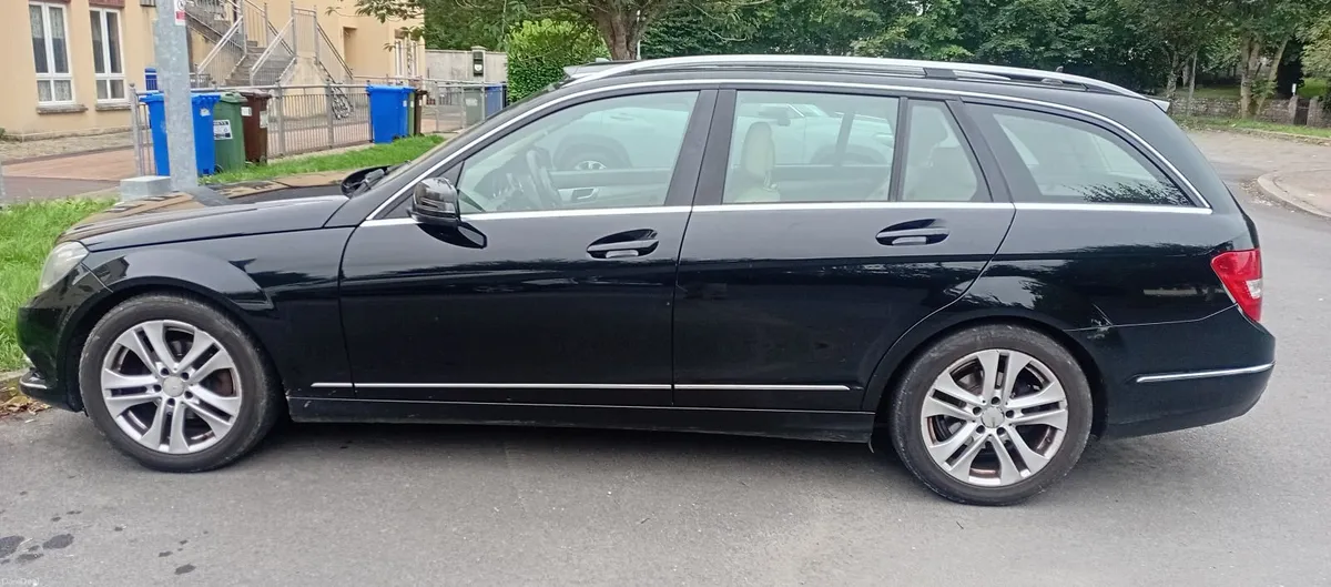 Mercedes-Benz C-Class 2013 - Image 2