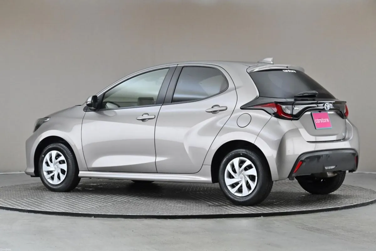 Toyota Yaris 1.5 PETROL HYBRID **REVERSE CAM**PARK - Image 6