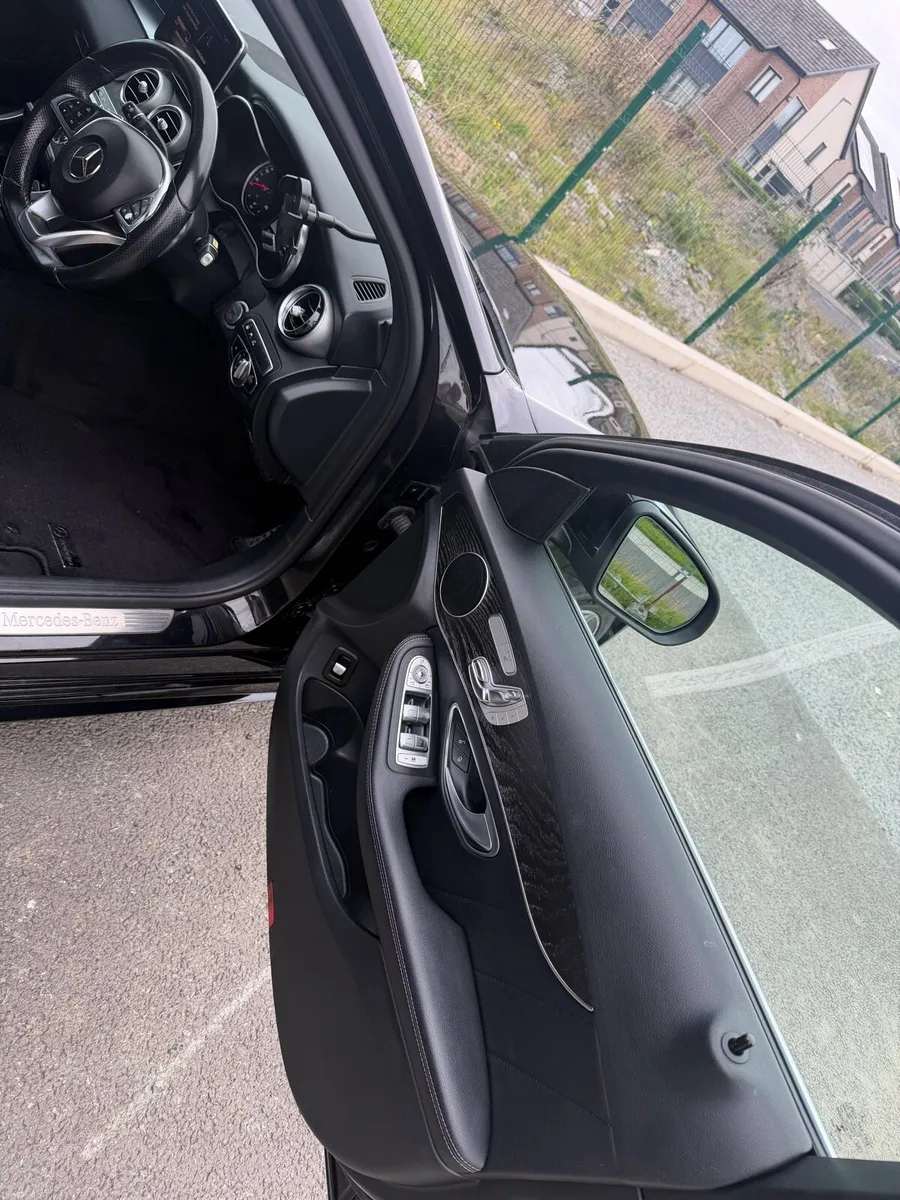 Mercedes Benz c220d automatic amg line premium - Image 6
