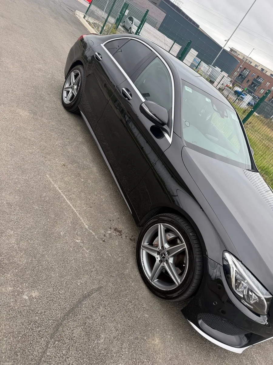 Mercedes Benz c220d automatic amg line premium - Image 3