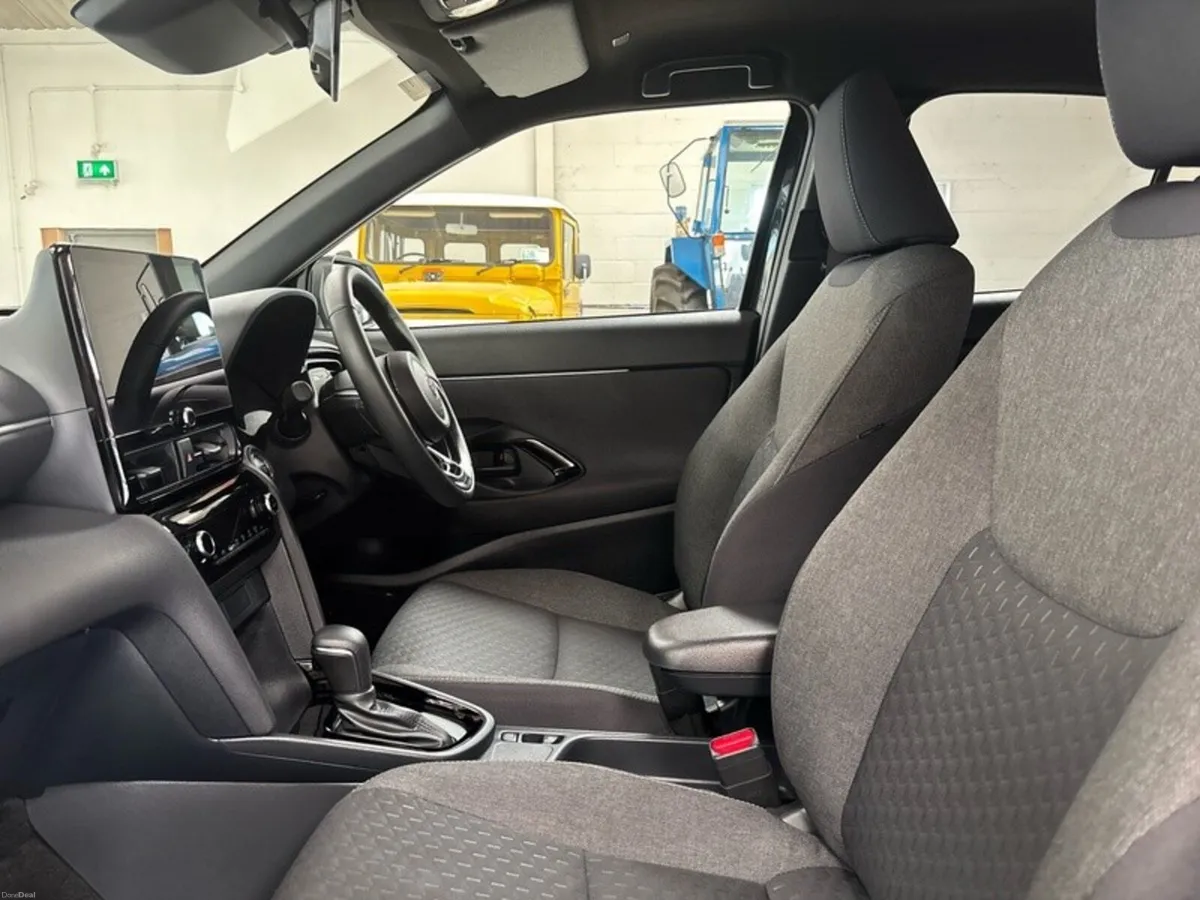 Toyota Yaris Cross LUNA SPORT HYBRID AUTO - Image 6