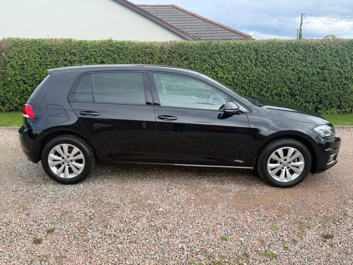 172 Volkswagen Golf Comfortline Low km - Image 3