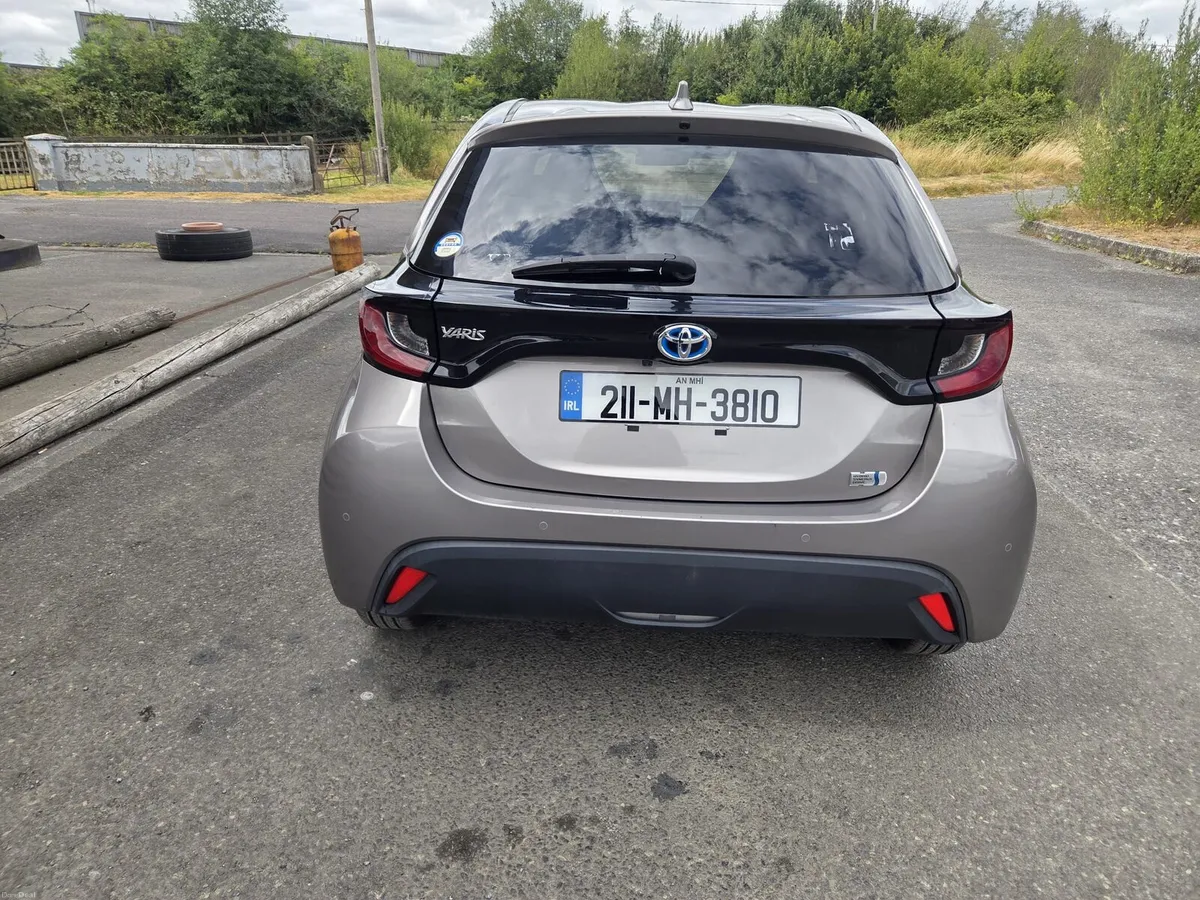 2021 Toyota Yaris 1.5 Hybrid Automatic - Image 3