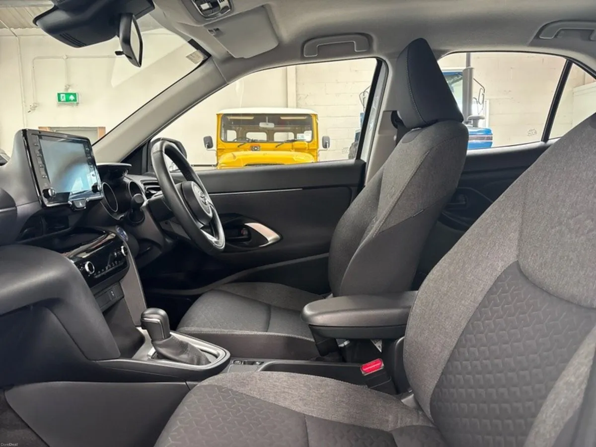 Toyota Yaris Cross LUNA HYBRID AUTO - Image 6