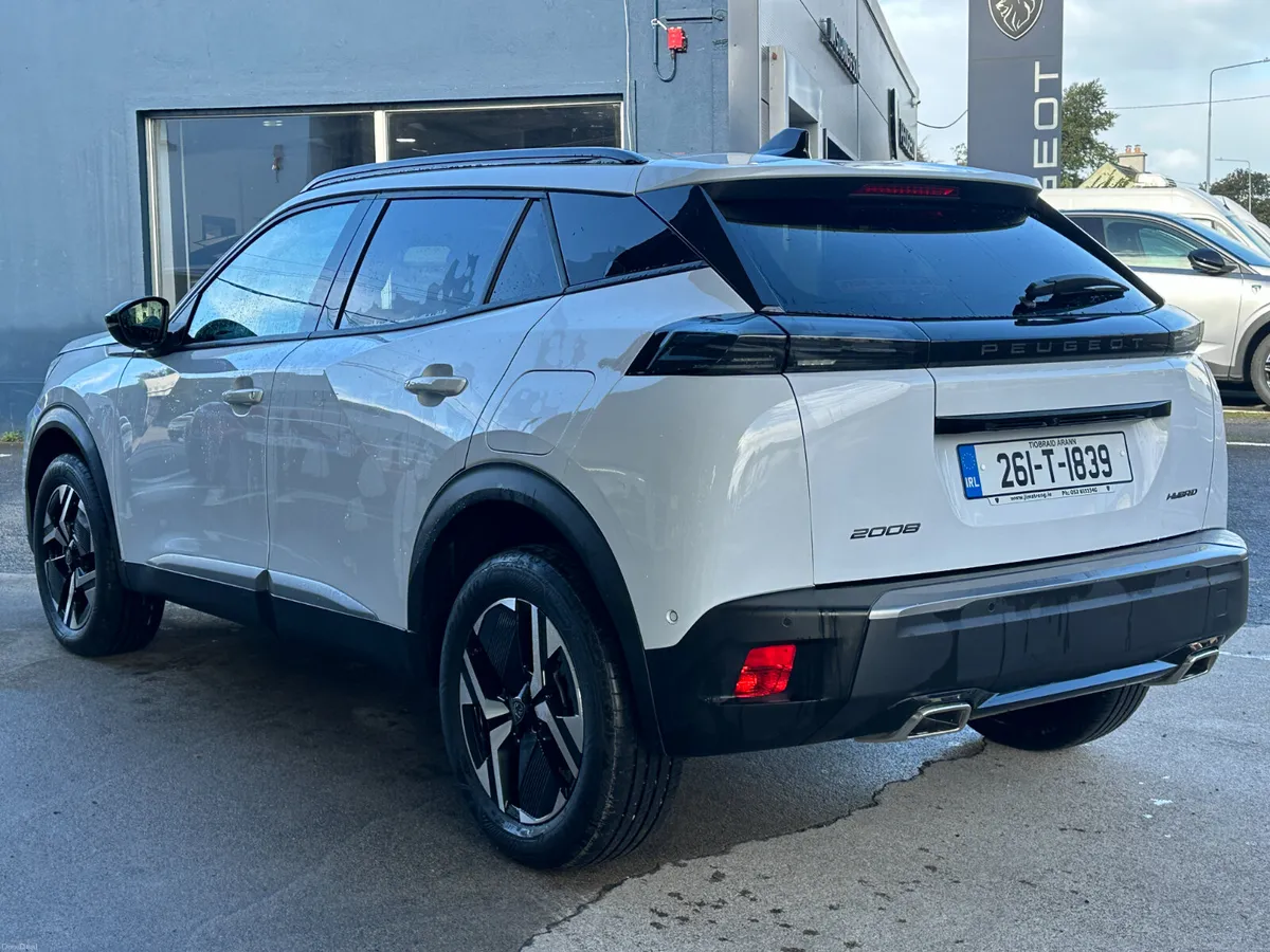 Peugeot 2008 HYBRID 145BHP e-DCS6 Allure - Image 3