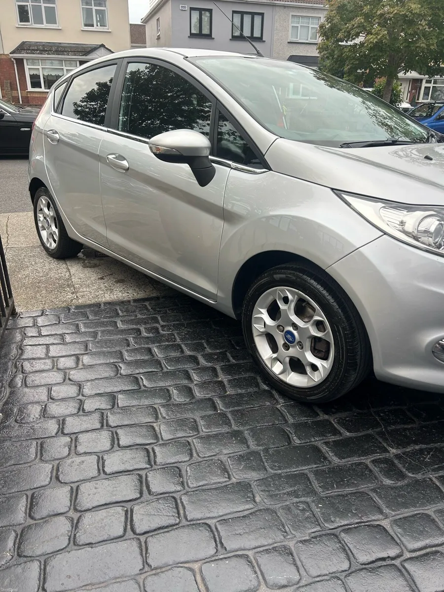 Ford fiesta ARGENTO - Image 1