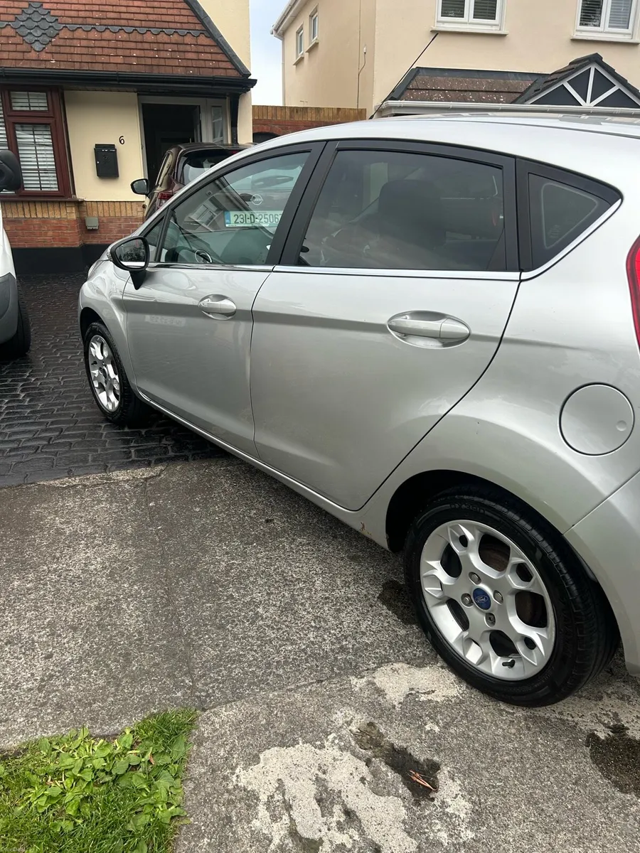 Ford fiesta ARGENTO - Image 3