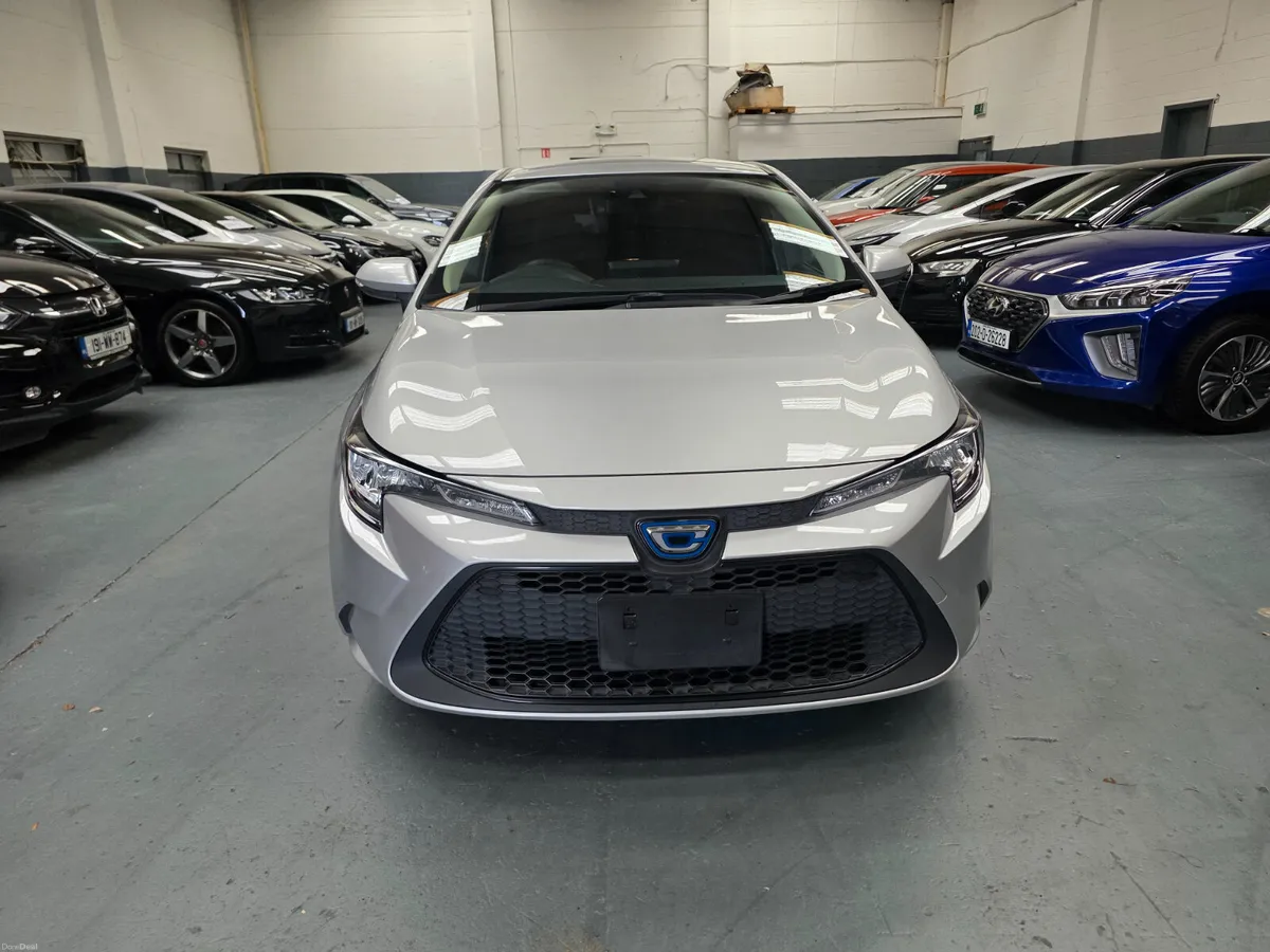 2021 Toyota Corolla Touring Hybrid - Image 2