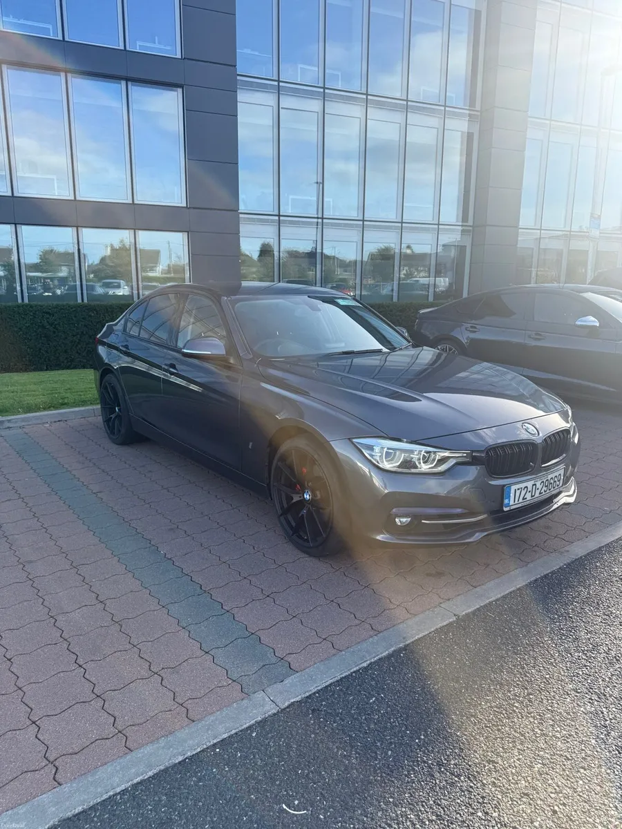 BMW 330e Sport Line Automatic Hybrid Plug in - Image 3