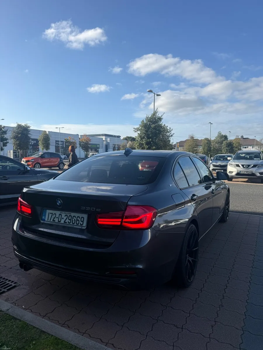 BMW 330e Sport Line Automatic Hybrid Plug in - Image 6