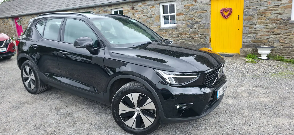 Volvo XC40 2023 T4 + DARK EDITION - Image 1
