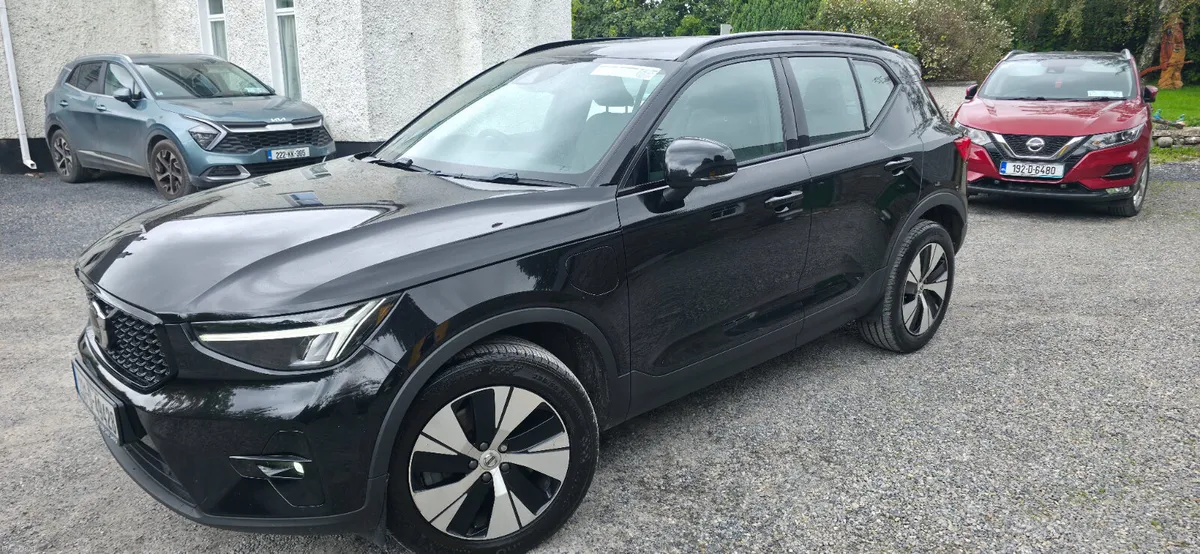 Volvo XC40 2023 T4 + DARK EDITION - Image 2