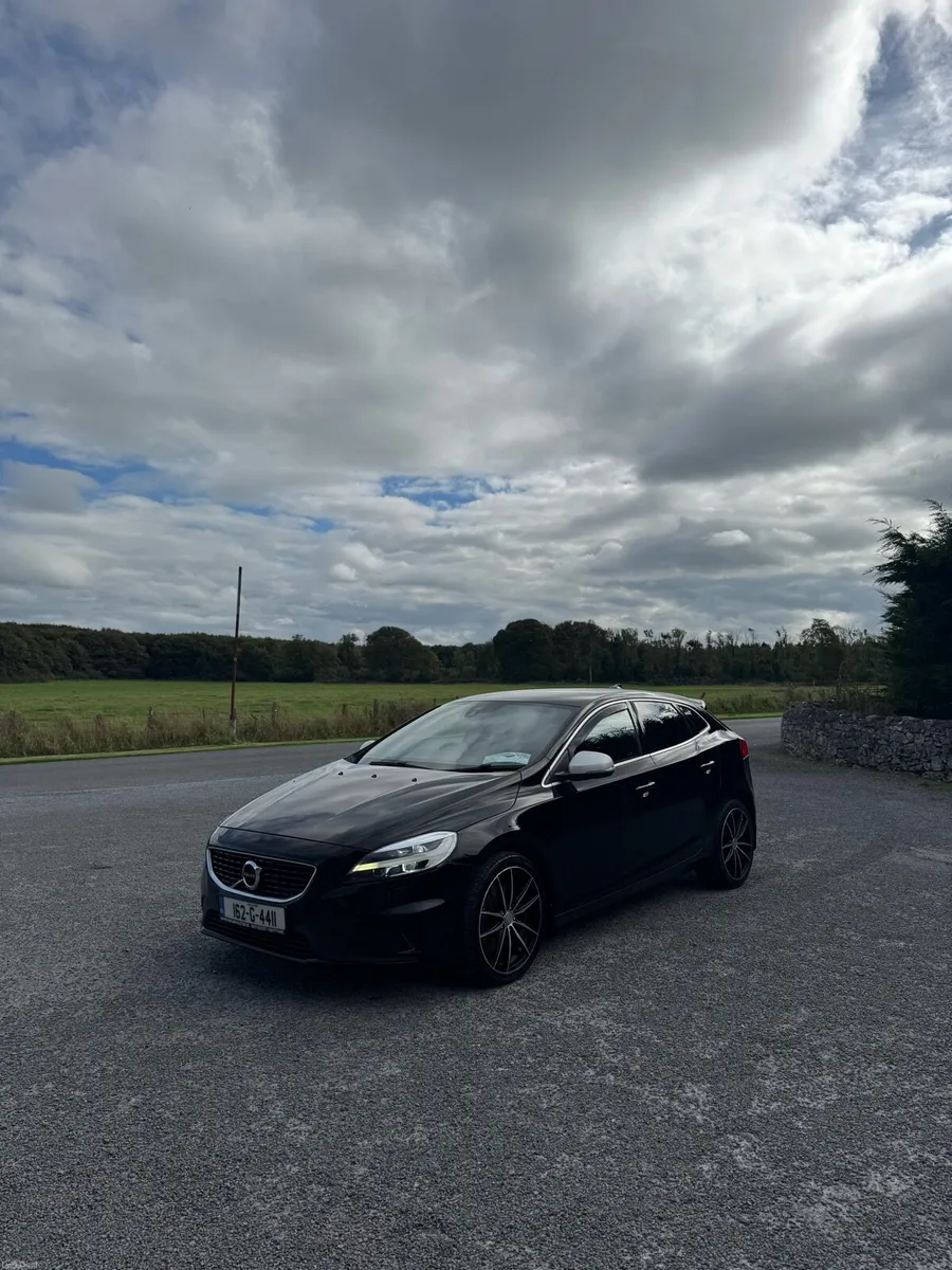 2016 Volvo V40 D3 R Design 2.0 Diesel - Image 4