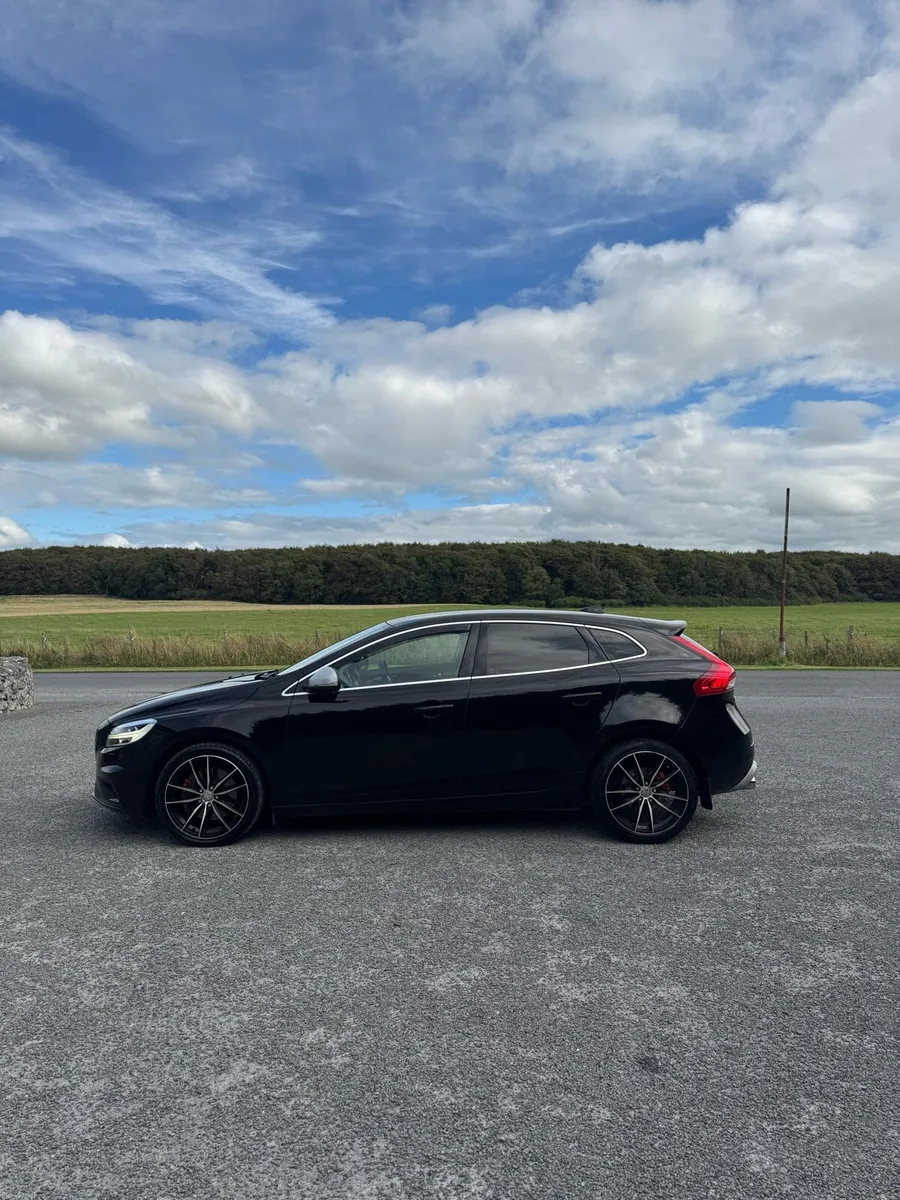 2016 Volvo V40 D3 R Design 2.0 Diesel - Image 5