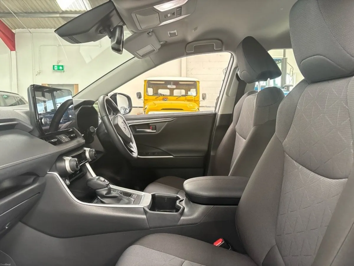 Toyota RAV4 HYBRID LUNA AUTO - Image 6