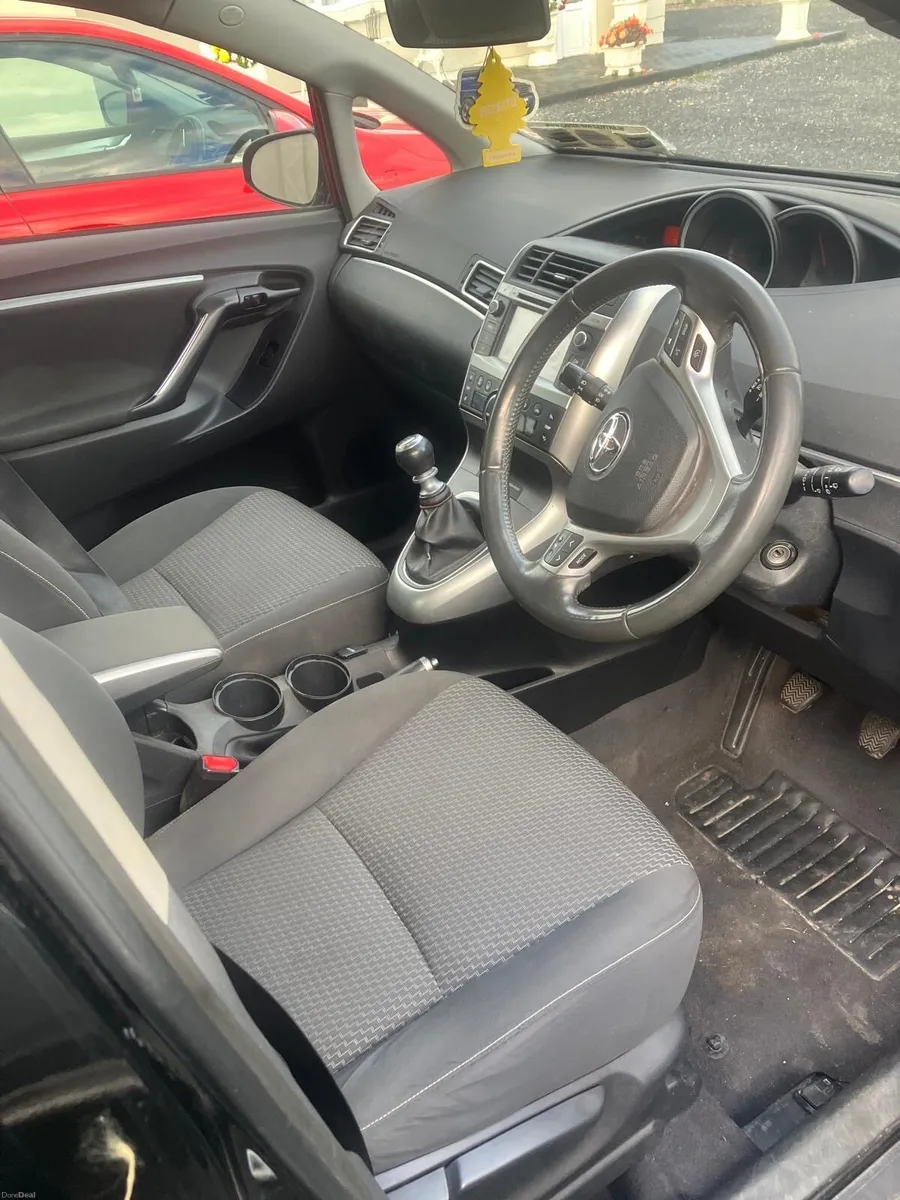 Car Toyota verso 7 seater - Image 2