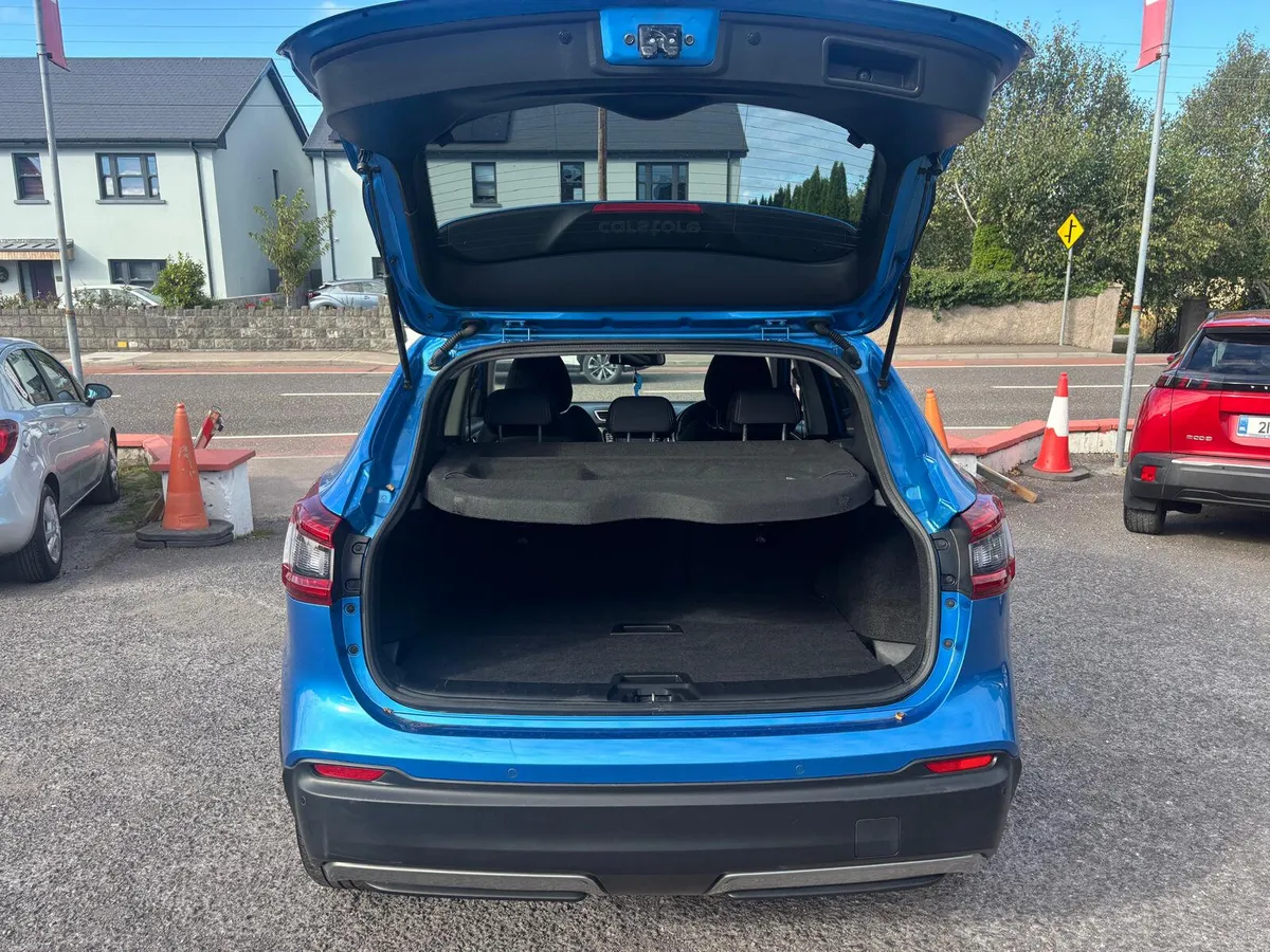 Nissan Qashqai 2018  PETROL - Image 4