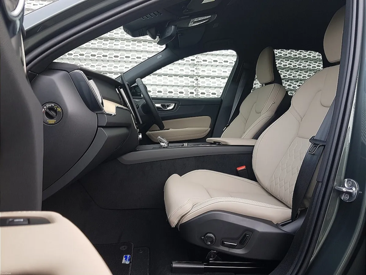 Volvo XC60 Demo 0.95% PCP / T6 AWD PHEV Plus Dark - Image 5
