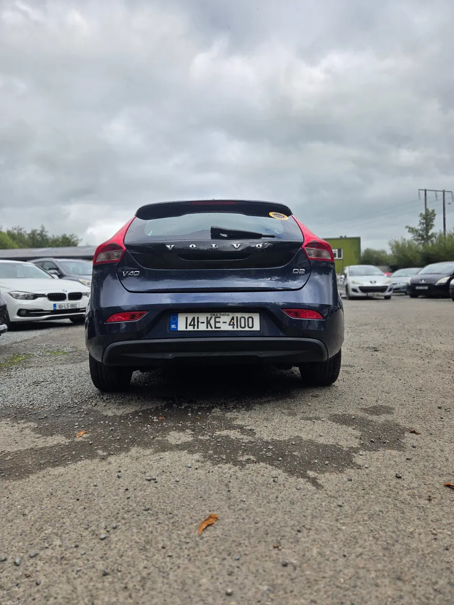Stunning D2 Volvo V40 Low Mileage - Image 5