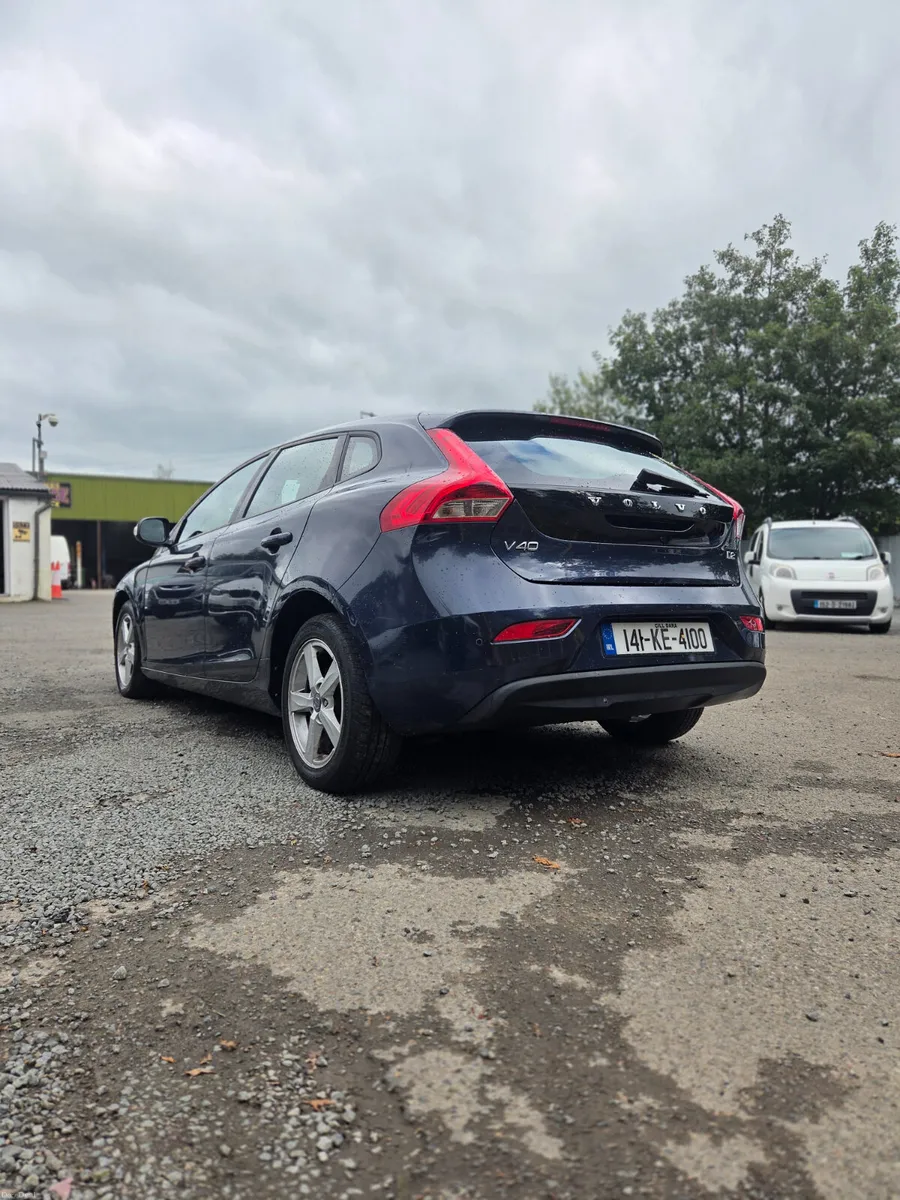 Stunning D2 Volvo V40 Low Mileage - Image 6