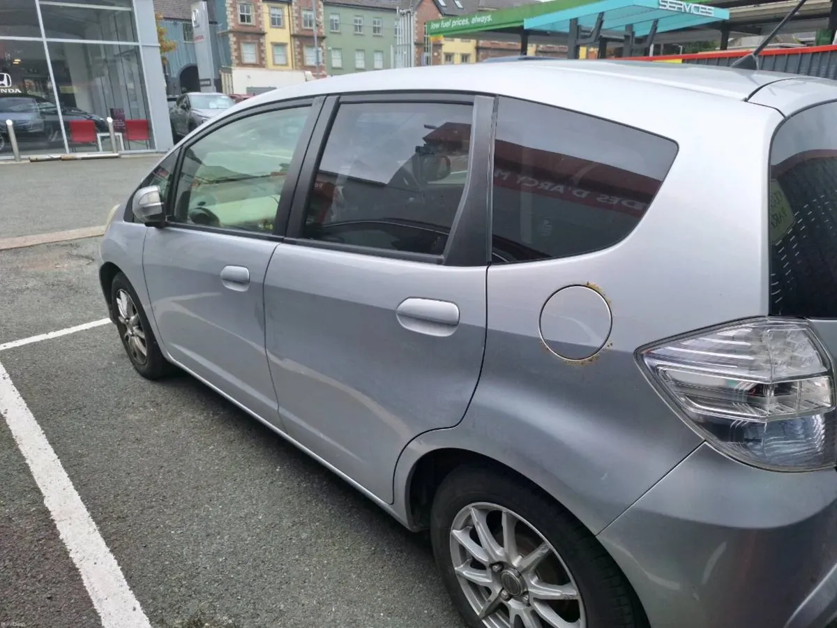 AUTOMATIC HONDA FIT HYBRID - Image 4