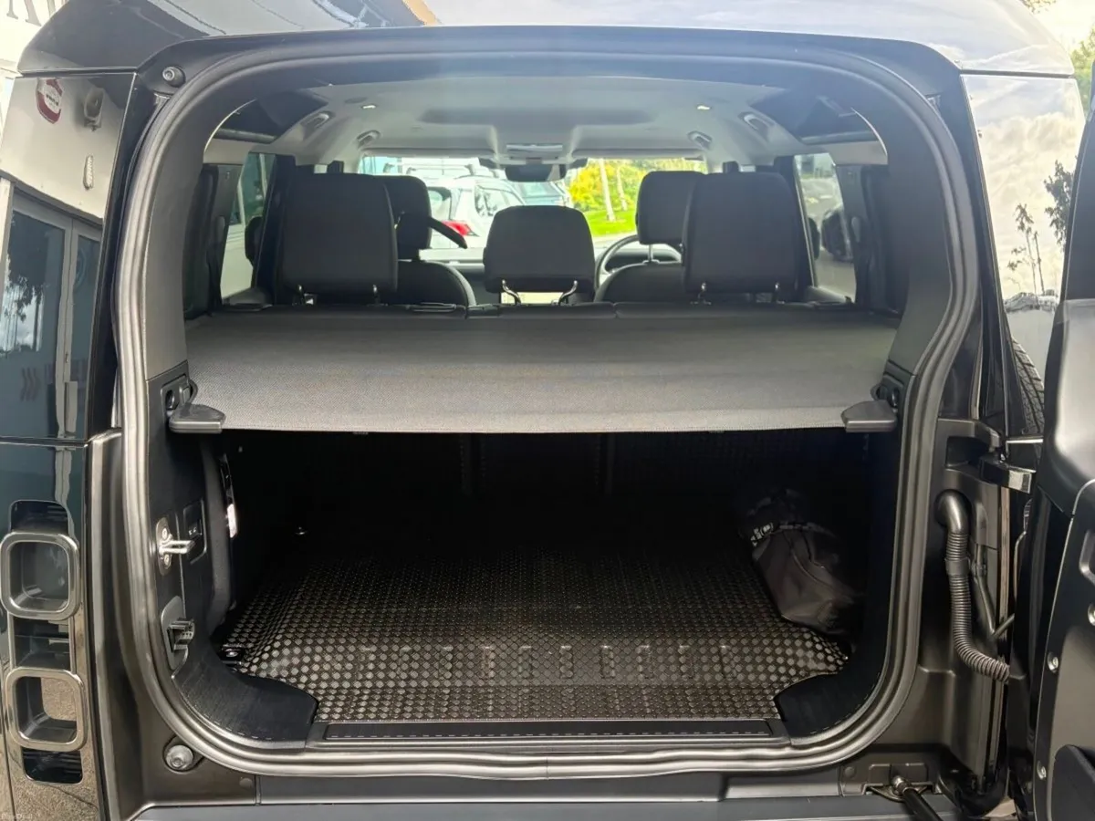 Land Rover Defender Plug in Hybrid / Low Mileage W - Image 6