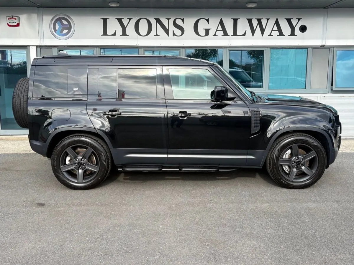 Land Rover Defender Plug in Hybrid / Low Mileage W - Image 1