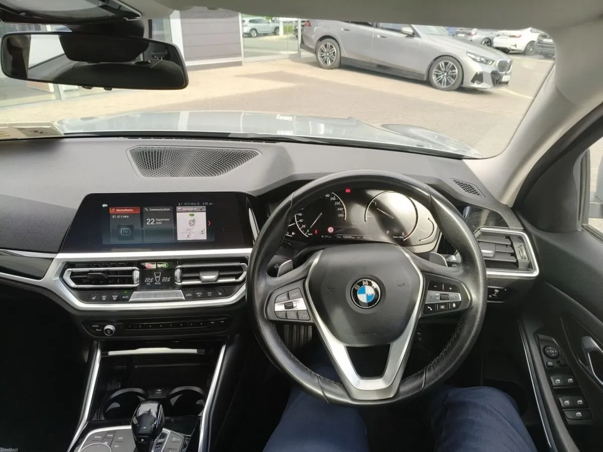 BMW 3-Series 320d SE Saloon - Image 4