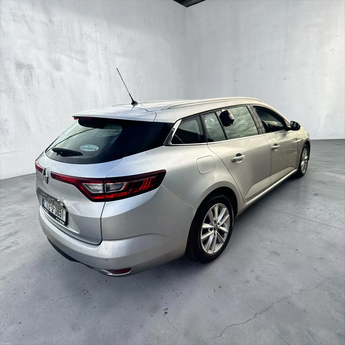 2017 Renault Megane 1.5 dCi 110 DYNAMIQUE NAV - Image 6