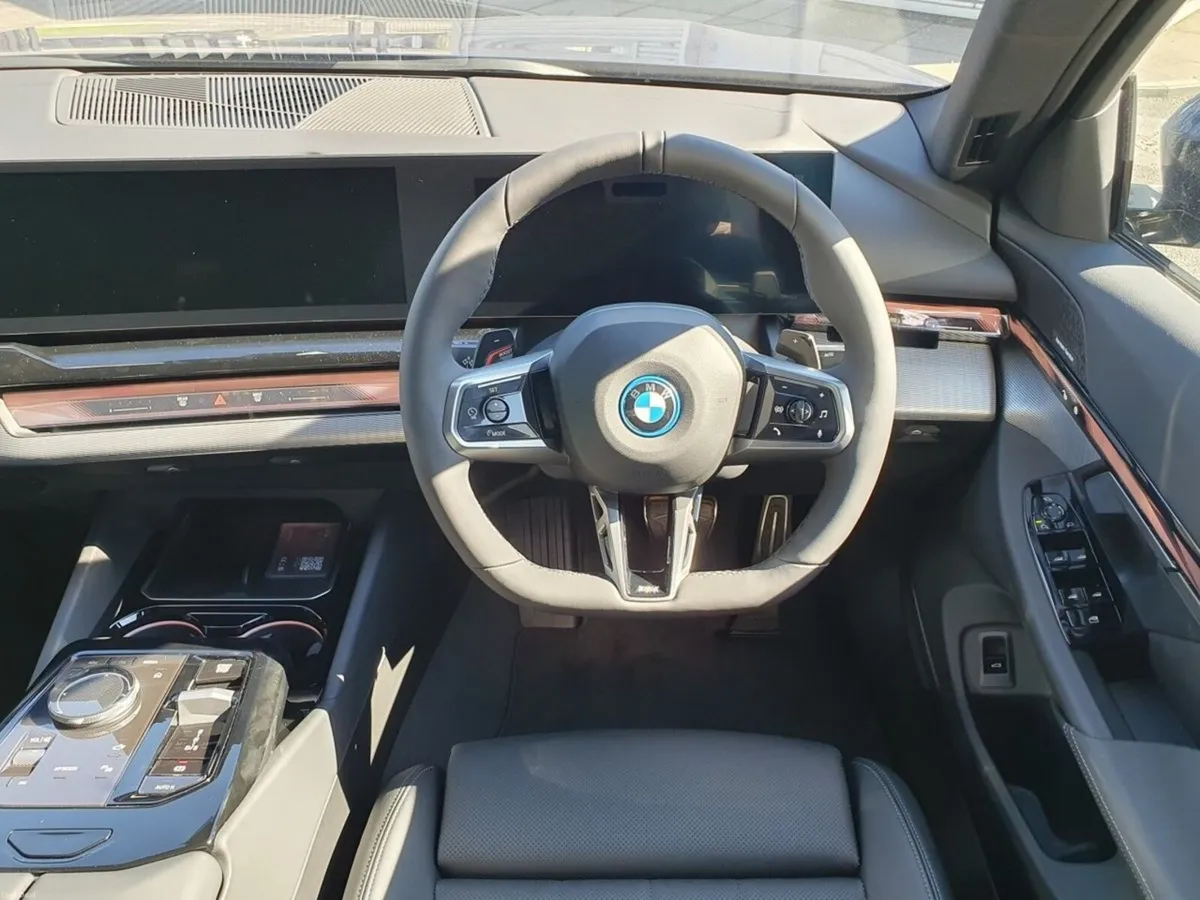 BMW 5-Series 530e M Sport Saloon - Image 5