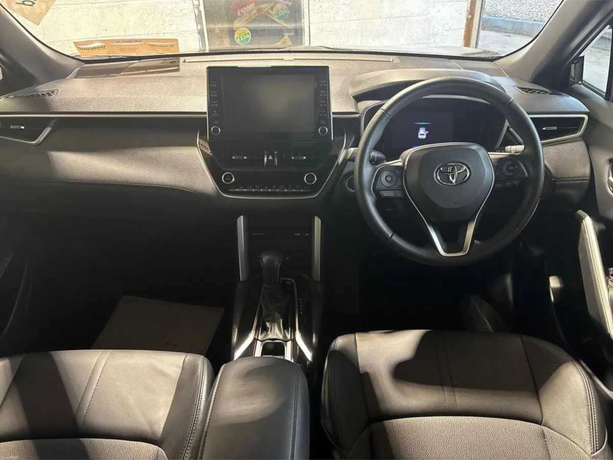 Toyota Corolla Cross Sol Hybrid - Image 3