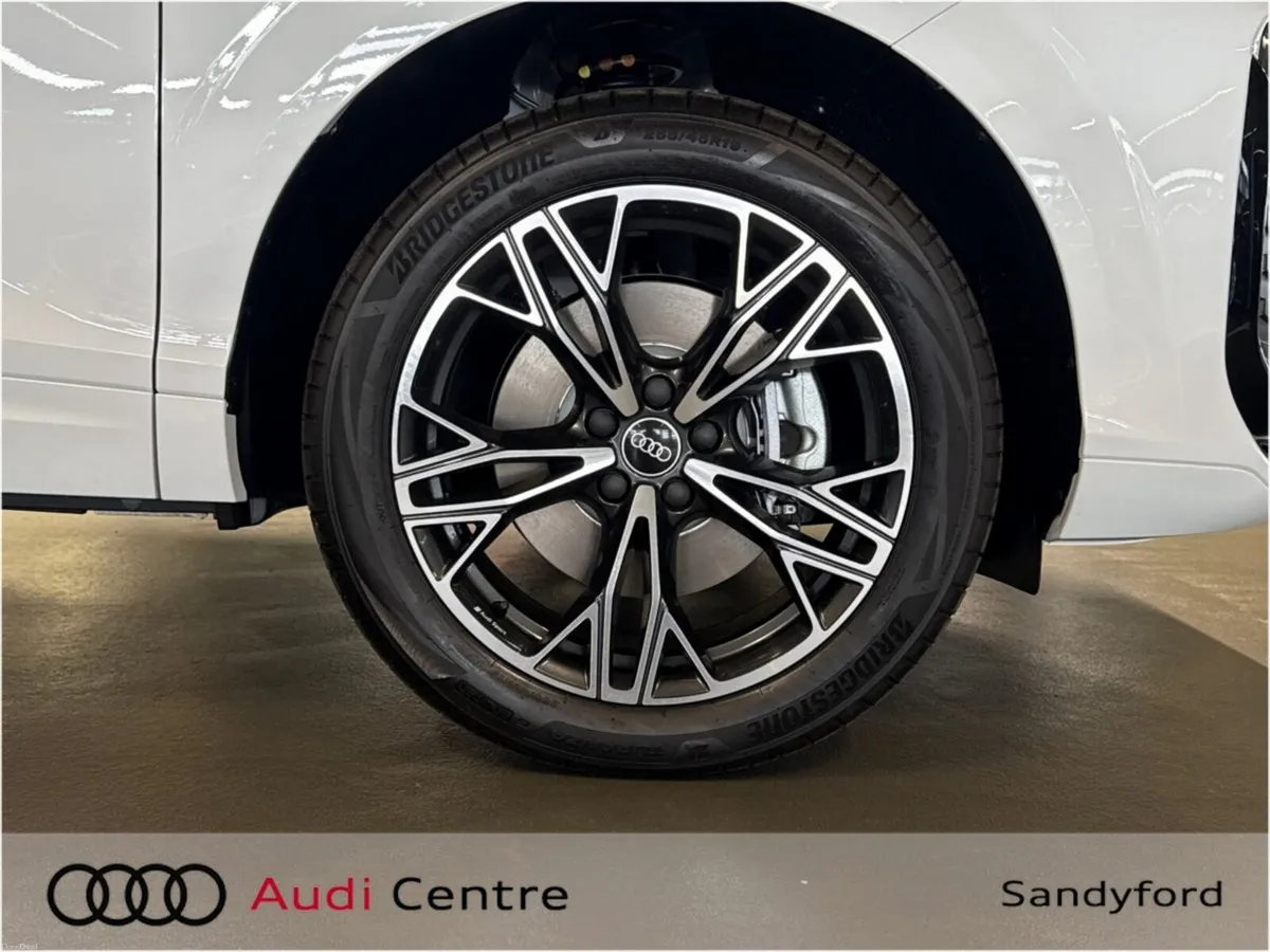 Audi Q3 E-HYBRID 270HP S-T S LINE - Image 6