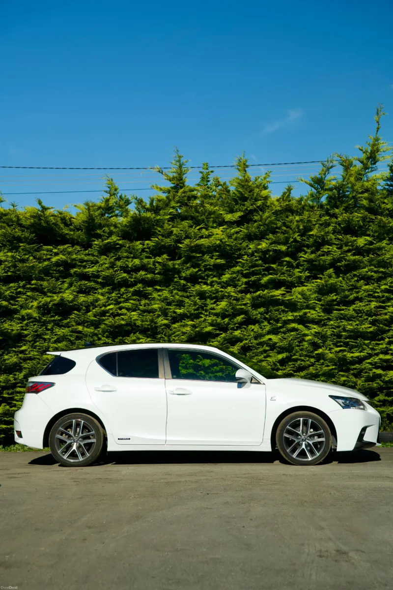 Lexus CT200H F-SPORT 2017 - Image 4