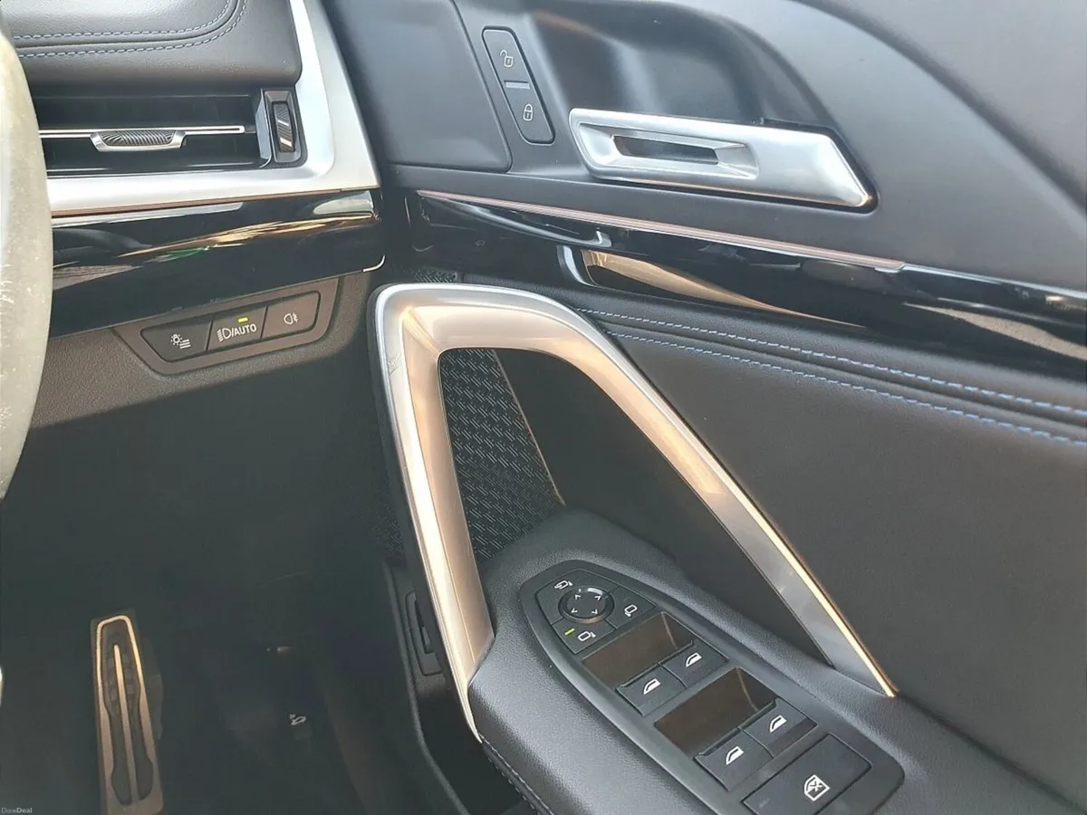 BMW iX1 eDrive20 M Sport - Image 6